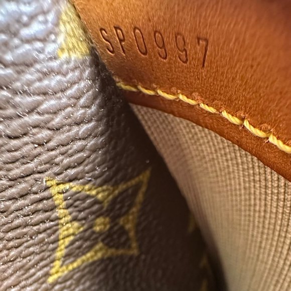 Louis Vuitton Reporter GM Monogram Crossbody Shoulder Bag - Picture 16 of 16